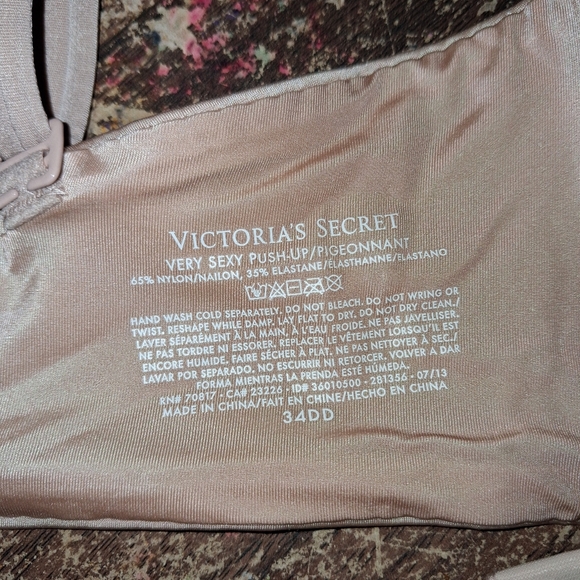 Victoria's Secret Very Sexy Push-up Bra - Picture 3 of 4